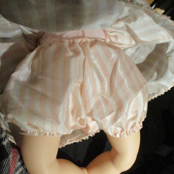 Madame Alexander Baby Doll Huggums Full of Posies - Picture 8 of 8